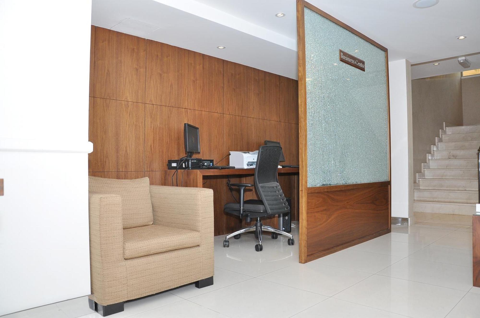 Phoenix Plaza Hotel Apartments Abu Dhabi Exterior foto